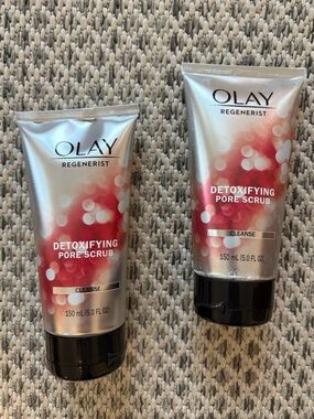 Olay Regenerist Detoxifying Pore Scrub - Silver & Pink